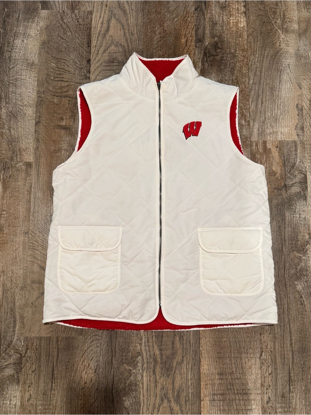 Colosseum Wisconsin Badgers Women's Large Reversible Sherpa Puffer Vest